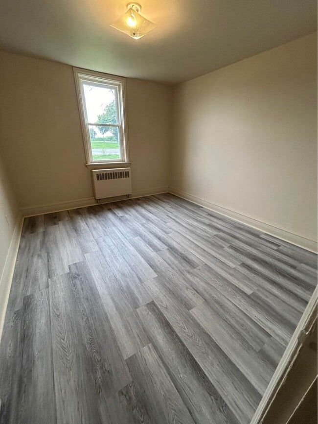 Building Photo - 1742 Confederation Line