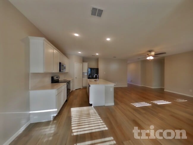 Building Photo - 440 Walpole Ct