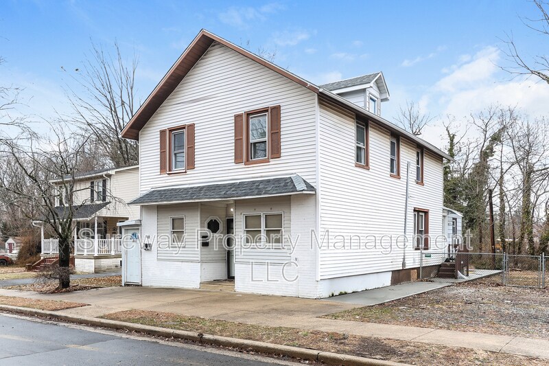 300 Monroe Ave