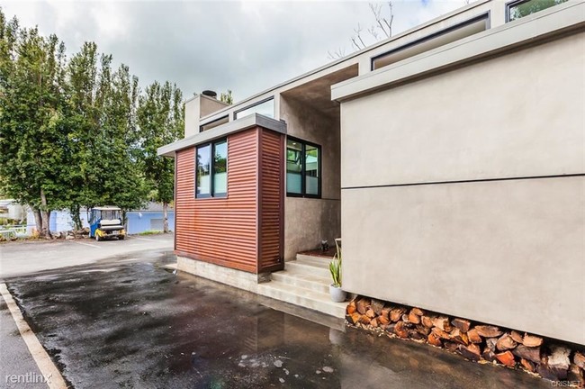 Building Photo - 1 br, 1 bath House - 15 Paradise Cove Rd