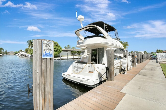 Building Photo - 3121 NE 51st St