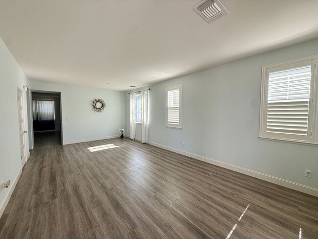 Building Photo - 3 bedroom home in Hollister