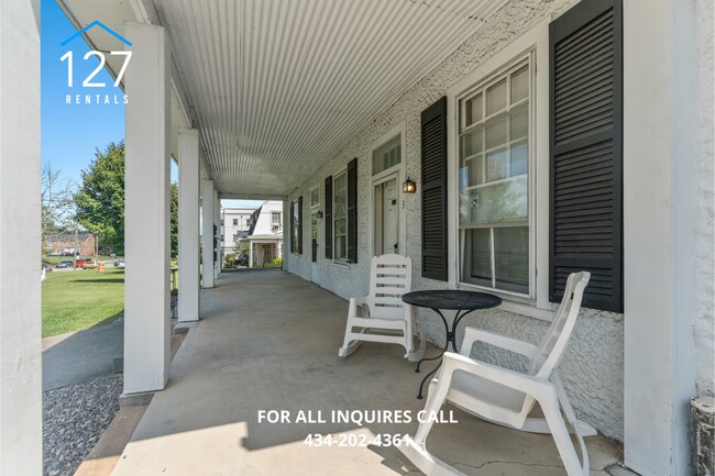 Foto del edificio - Cozy Upstairs 1-Bedroom Apartment in Fort ...