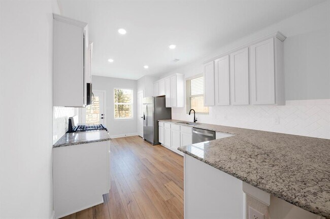 Foto del edificio - 6111 White Spruce Dr