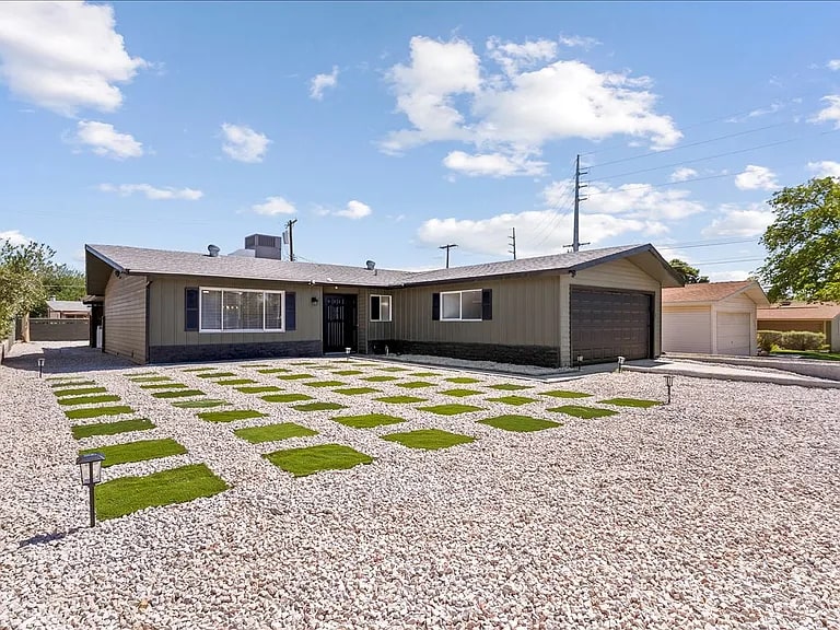 Primary Photo - 1209 Avenue G