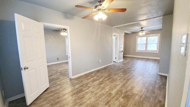 Building Photo - 217 Lotus Ave