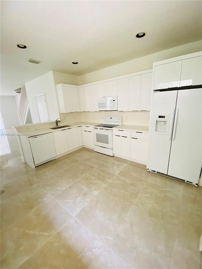 Foto del edificio - 2433 Pasadena Way