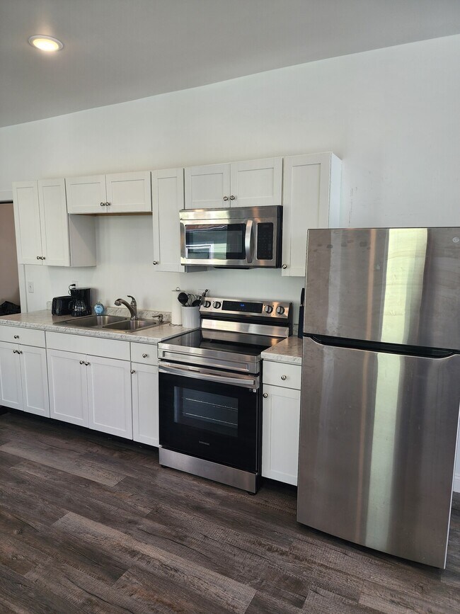 308 Hill St Unit 4, Dubuque, IA 52001 Condo for Rent in Dubuque, IA