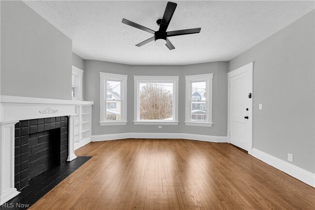 Foto del edificio - 2638 E 126th St