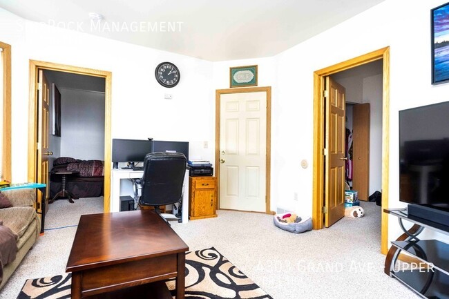 Foto del edificio - 4303 Grand Ave