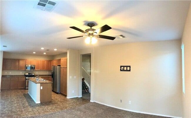 Building Photo - Beautifully maintained Two-Story home located in the desirable Northern Terrace community!