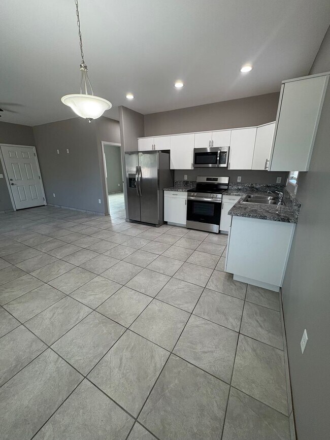 Foto del edificio - 4013 E 22nd St