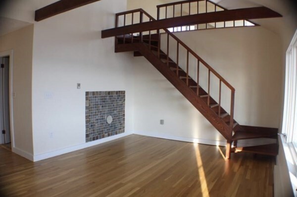 Building Photo - 10 Beach Ct