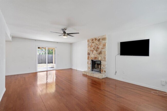 Building Photo - 9809 Meadowheath Dr