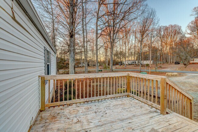 Foto del edificio - 1400 Maiden Wood Cir