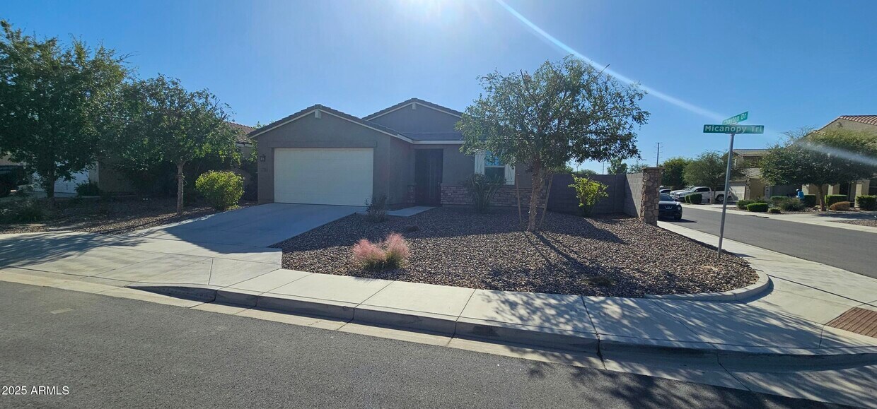 Foto principal - 735 W Micanopy Trl.