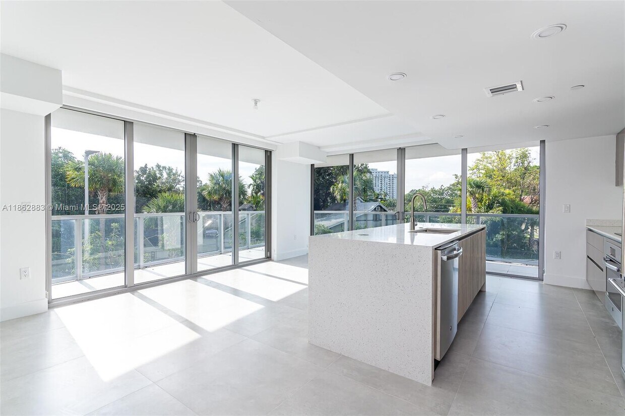 Foto principal - 13800 Highland Dr
