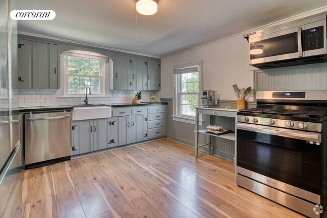 Building Photo - 540 2nd St
