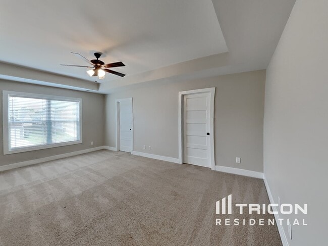 Building Photo - 525 Somerset Ln