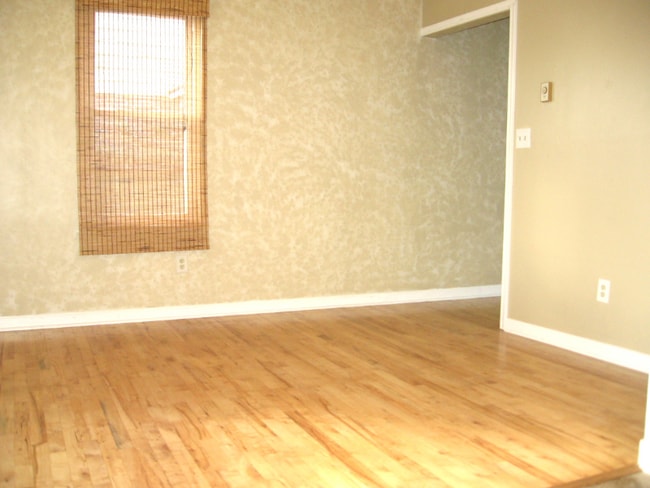 Building Photo - 5664 Greens Dr