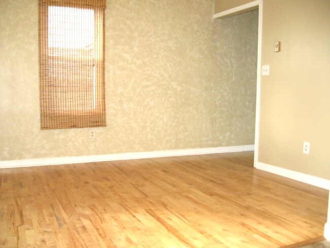 Foto del edificio - 5664 Greens Dr