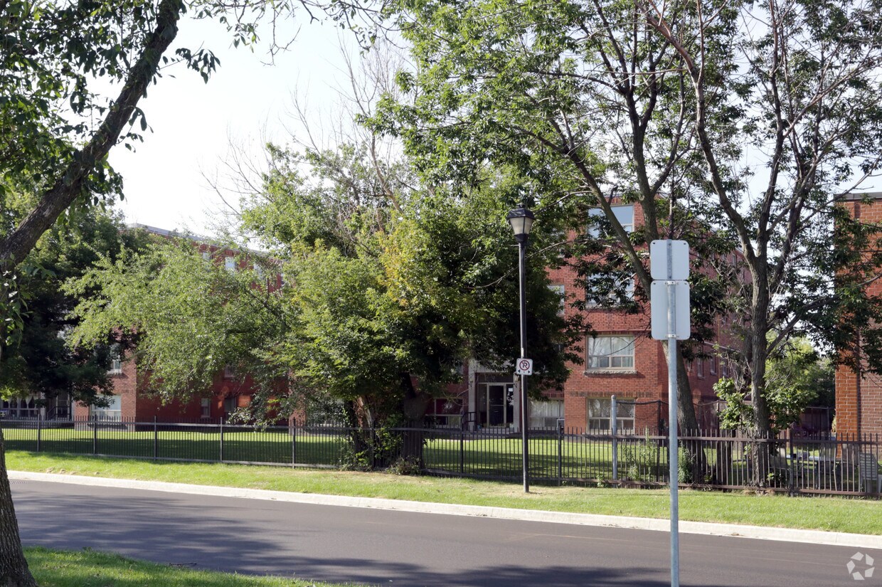 Mountain Park Apartments 8 E 36th St Hamilton, ON