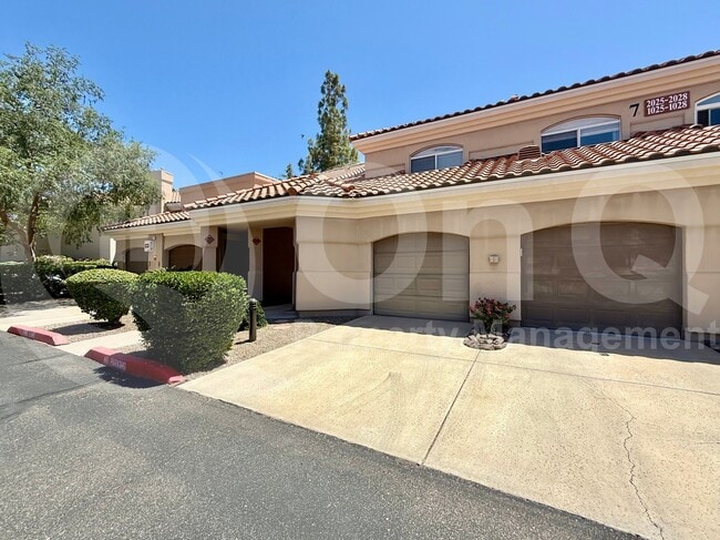 Building Photo - 8653 E Royal Palm Rd