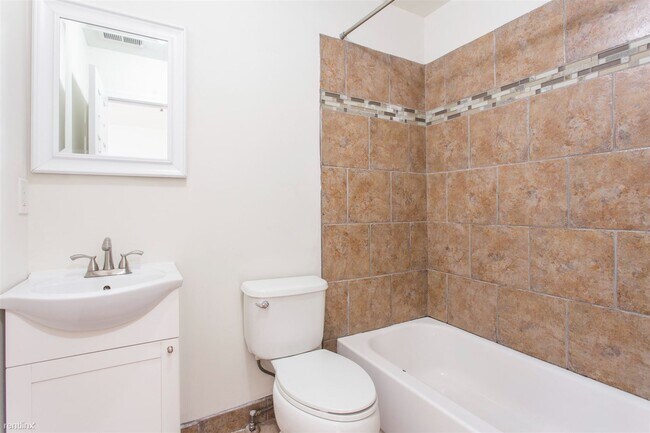 Foto del edificio - 4 br, 2 bath Duplex - 1712 MONUMENT ST Unit 2