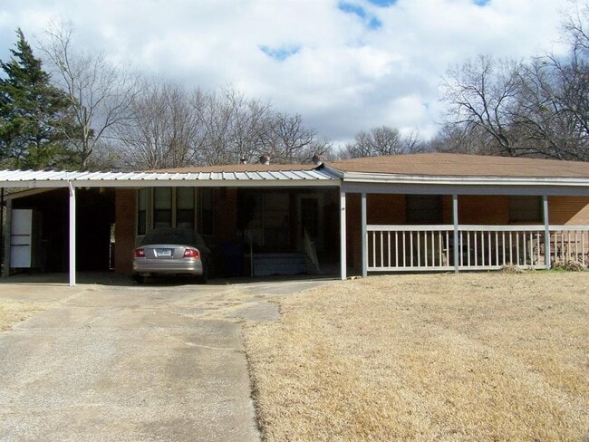 Building Photo - 12 Geraldine Ln
