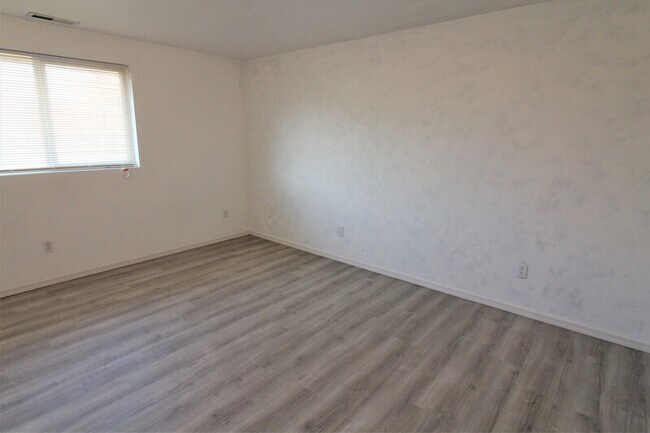 Building Photo - 4840 Holly Way