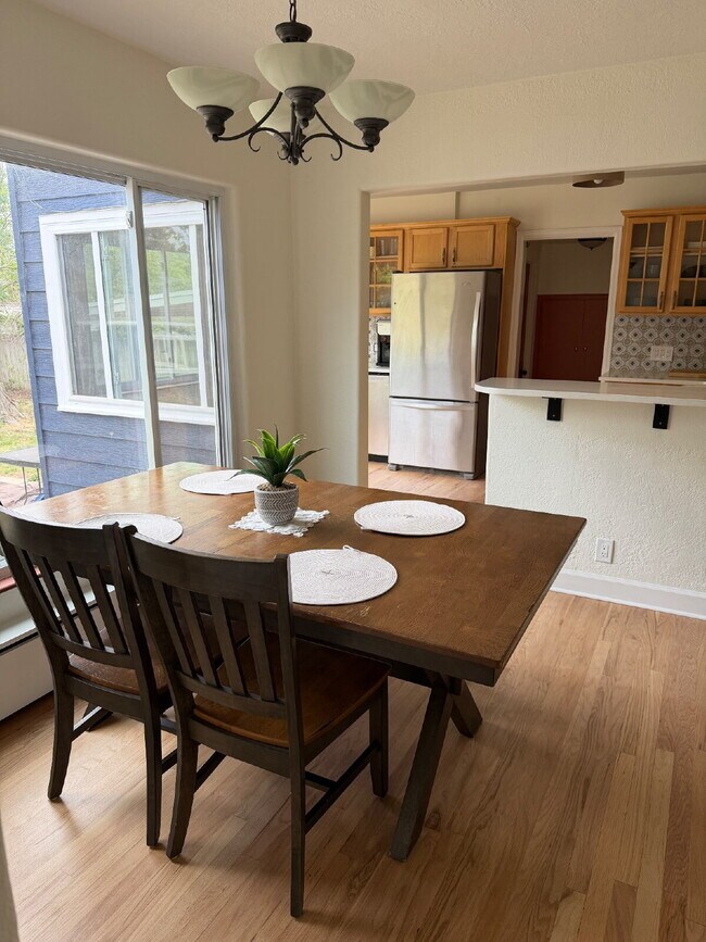 Foto del edificio - Freshly Updated 3BR/1BA Main-Level Home in Lakewood - Refinished Hardwoods, Updated Kitchen, Fenc...