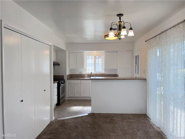 Building Photo - 2 br, 1.5 bath Duplex - 3666 Cedar Ave