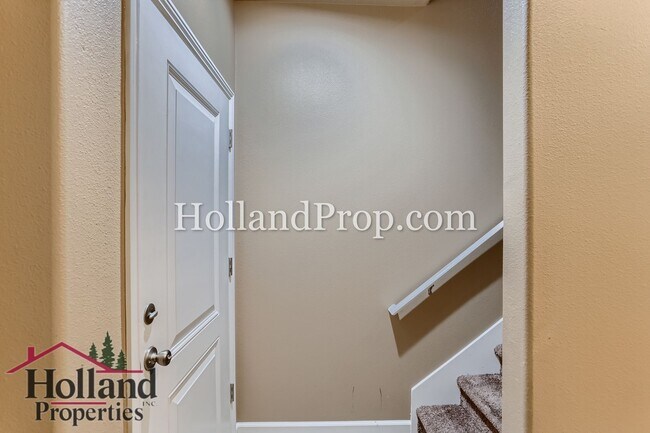 Foto del edificio - Stylish Townhome Near MAX, Nike & Costco in Prime Beaverton Location