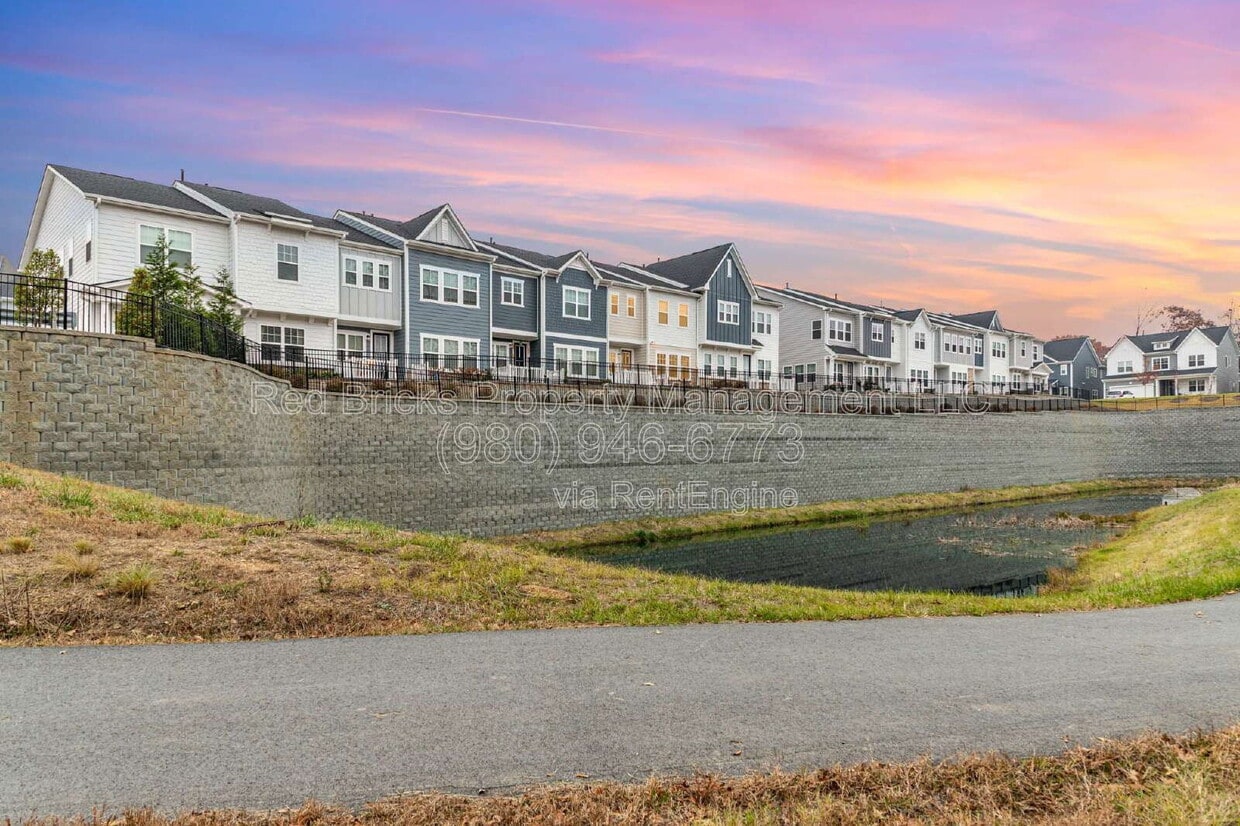 Foto principal - 8929 Peatland Aly