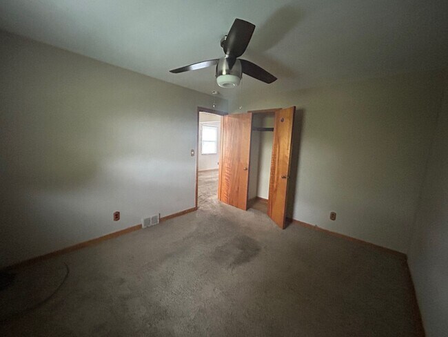 Foto del edificio - 7701 BERRY AVE, Cleveland, OH, 44102