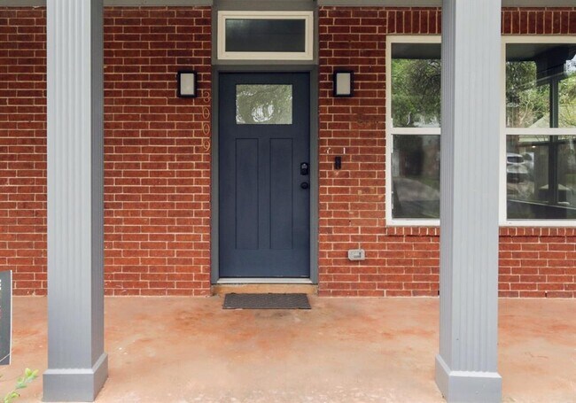 Building Photo - 3009 Fort Worth Trail