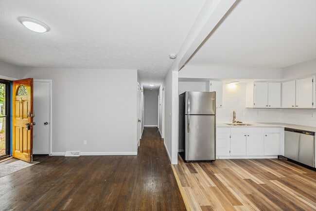 Photo - 4065 Foxe Basin Rd House