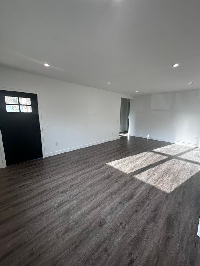 Foto del edificio - 611 Silver Strand Blvd