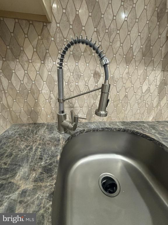 Foto del edificio - 320 Loney St