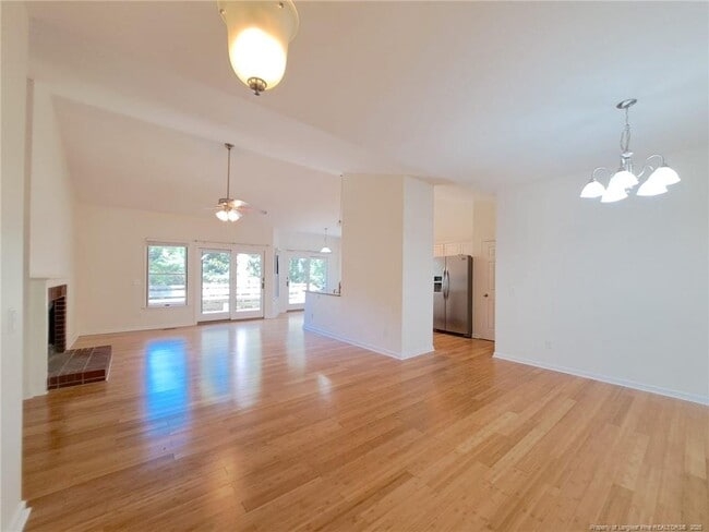 Foto del edificio - 420 Sugar Pine Dr