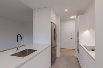 Building Photo - 4555 Av. Bonavista