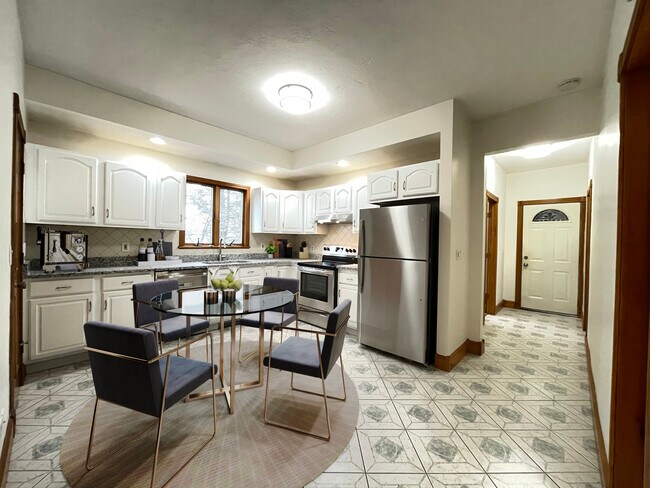 Building Photo - 18 Ames St