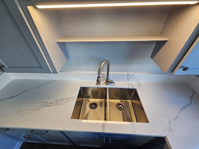 Foto del edificio - 1533 W 84th St