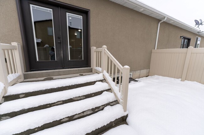 Building Photo - 132 E 650 S