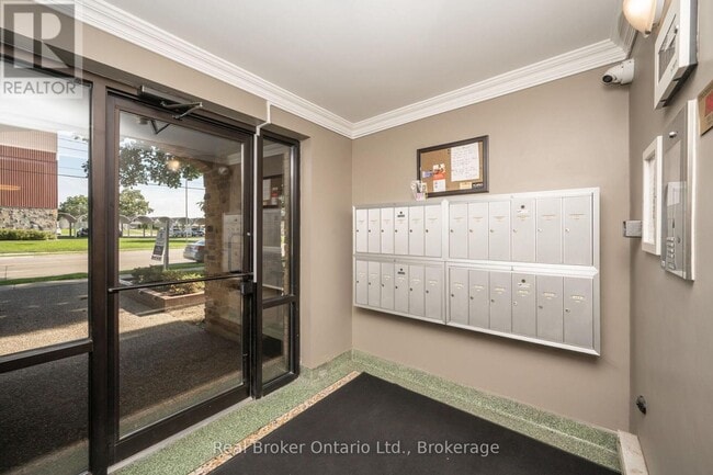 Photo du bâtiment - 1212 Fennell Ave E