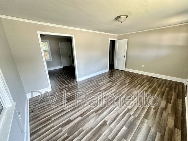 Building Photo - 2201 Vine St