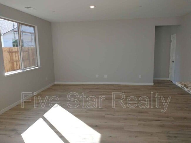Foto del edificio - 5673 Mericrest Way