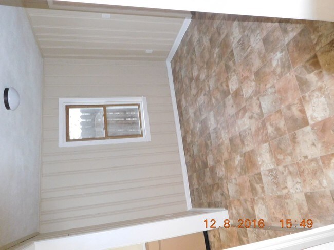 Foto del edificio - 663 E 240th St