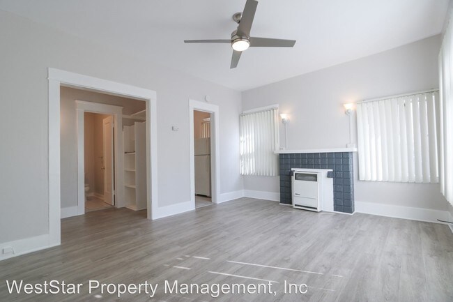 Foto del edificio - 328 W 8th St