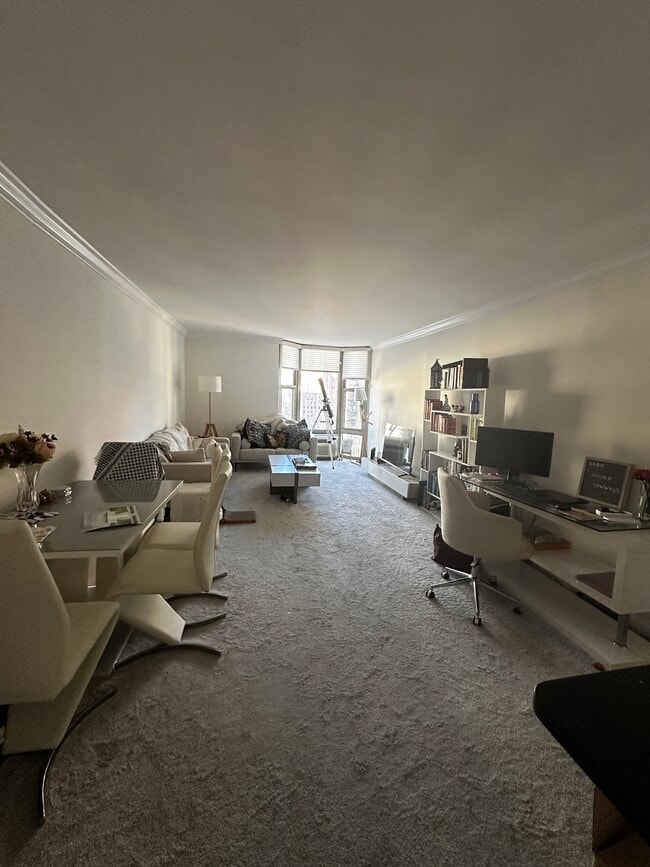 Living Room - 1340 N Dearborn St